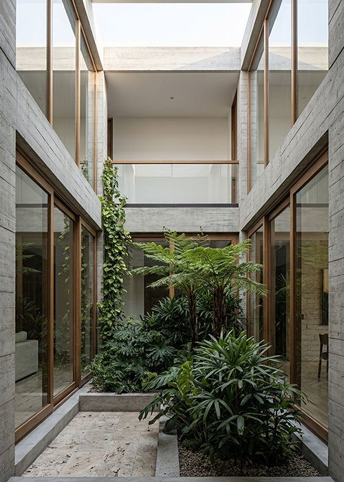Casa contemporánea con fachada privada