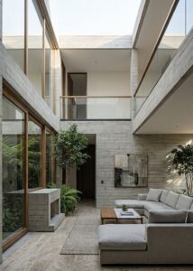 Sala de doble altura en vivienda moderna